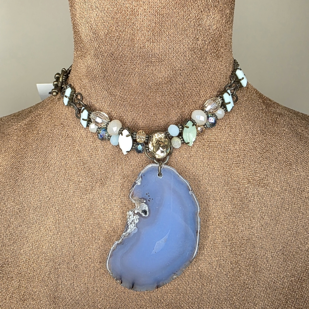 Elegant Blue Agate Pendant Necklace